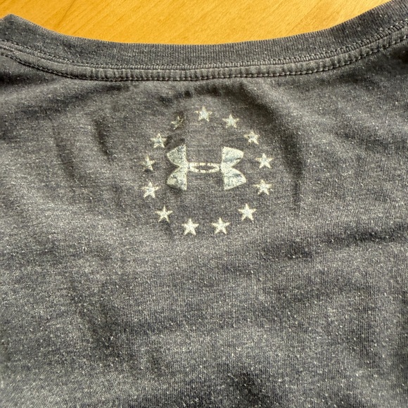 Under Armour Men's Charcoal Graphic Tee - Picture 9 of 9